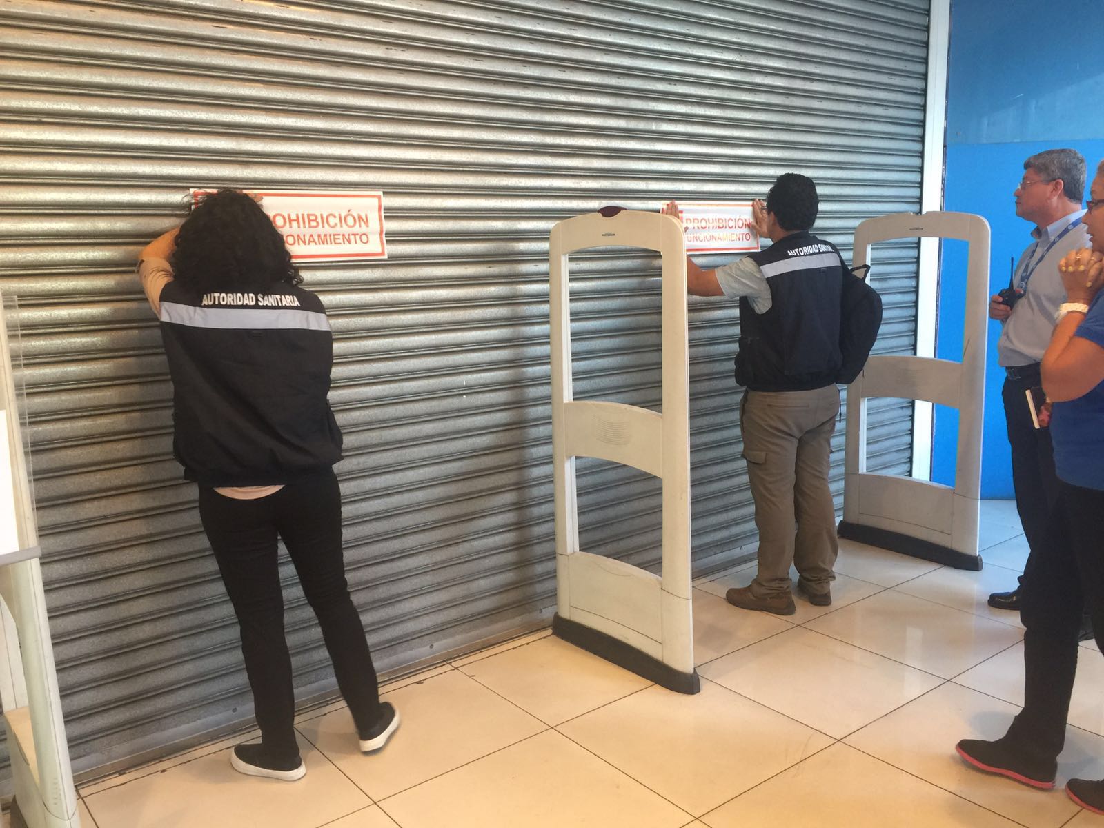 Siguen irregularidades sanitarias: Seremi de Salud no autorizó reapertura de Tienda París y Santa Isabel en Iquique