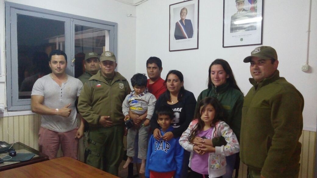 Camiña:Carabineros rescató a personas atrapadas en el sector de Laguna Rojas