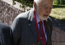 Colegio de Periodistas y agrupaciones de DDHH exigen procesar a Agustín Edwards por sedición