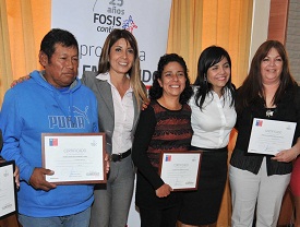 Certifican a emprendedores FOSIS que accedieron a programa financiado con recursos regionales