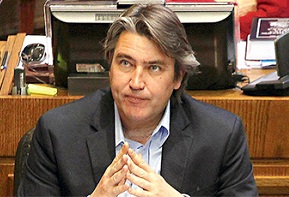Senadores Orpis y Fulvio Rossi promovieron beneficio trabnsitorio en la Ley de Pesca que le ahorró $4.670 millones a Corpesca