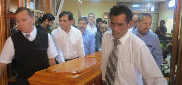 Ultimo adiós a Luis Flores. Luego sus cenizas serán esparcidas en el mar y la pampa iquiqueña