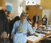 Transexuales descontrolados: Insultos y agresiones durante sesión del Concejo Municipal