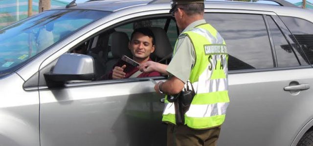 Carabineros alerta el peligro que significa utilizar el teléfono móvil estando al volante