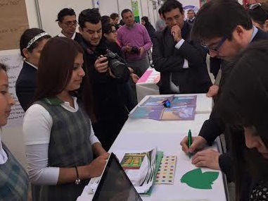 Ganadores del programa Escuela de Ciudadanía de Iquique y Alto Hospicio participaron e feria en Santiago