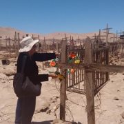 Pampinos rinden tributo a sus difuntos con romería a cementerios pampinos