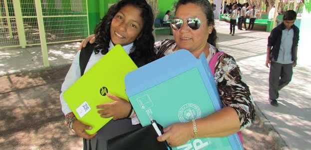 Notebooks con conexión gratuita a internet, recibieron estudiantes del Tamarugal
