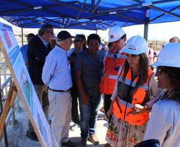 Destaca avances en obras viales y de agua potable para Caleta Caramucho, en el borde costero de Iquique