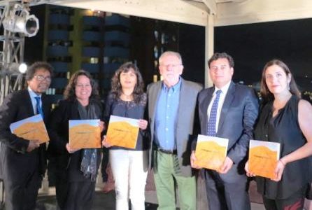 Lanzan libro “A Imagen y Semejanza”  con síntesis de poemas de Oscar Hahn