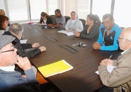 Buscan solucionar problema de migrantes que se reúnen en afueras de Casa de Acogida