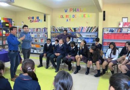 UNAP desarrolló la Tertulia Literaria donde estudiantes de Enseñanza Básica, que se reunieron con poetas