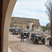 Rally de automóviles antiguos realizó parada en Humberstone con más de 100 deportistas que se maravillaron con la salitrera
