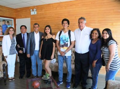 Dos estudiantes de colegios municipalizados que superan 800 puntos en la PSU