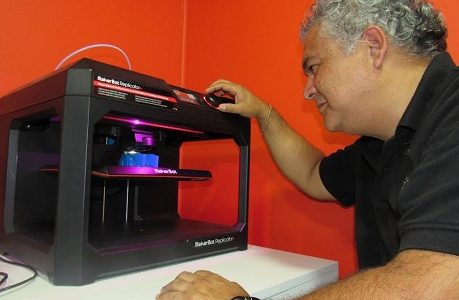 Entrega nuevo espacio y alternativas de prototipaje a emprendedores regionales.