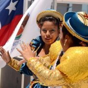Artesanía, gastronomía, música y danza en primer Carnaval Andino en Alto Hospicio