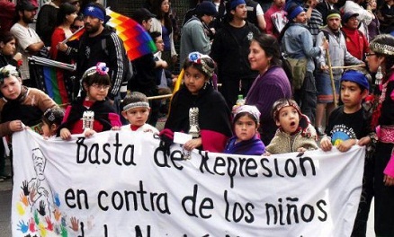 Escuelas convertidas en cuarteles: La dramática realidad de los niños mapuches
