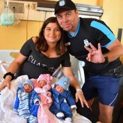 Pareja de profesores debutan como padre, con el nacimiento de trillizos