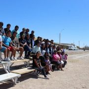 Todo un logro: Vecinos del poblado andino de Pozo Almonte, transforman sitio eriazo en cancha comunitaria