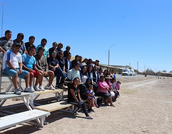 Todo un logro: Vecinos del poblado andino de Pozo Almonte, transforman sitio eriazo en cancha comunitaria