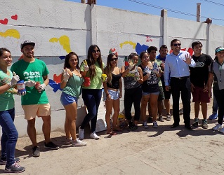 En original «mechoneo solidario» participaron los estudiantes que se integraron a la Universidad Santo Tomás