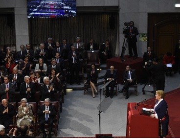 Michelle Bachelet:  “Podrán cambiar los gobiernos, pero no puede detenerse una historia que está impulsada por la fuerza de un país entero”