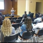 Programa Mujeres Jefas de Hogar de Sernameg, en diálogo con iquiqueñas, para abordar temas de género