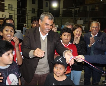 Con recursos regionales y municipales, recuperan cancha de Villa Puchuldiza