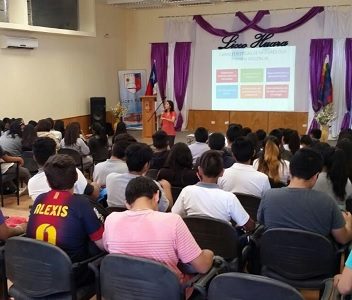 En comuna de Huara realizan actividades de prevención de la violencia en el pololeo