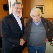 Alejandro Guillier confirma que pepe Mujica viene para participar en su cierre de campaña