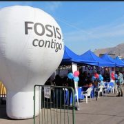 En Territorio Cerro La Cruz, FOSIS atiende inquietudes de los vecinos y ofrece diversos servicios