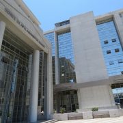 Ordenan al Hospital Regional de Iquique internar a indigente que padece de problemas de salud