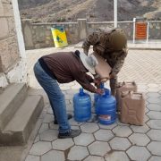 Operativo entre municipo y Ejército para abastecer con agua a localidades de Huara, ante emergencia climática