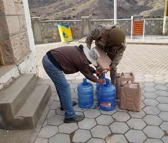 Operativo entre municipo y Ejército para abastecer con agua a localidades de Huara, ante emergencia climática