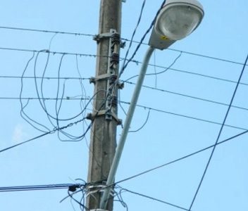 Dictamen judicial ordena a la Municipalidad de Alto Hospicio indemnizar a familia de electrocutado en plaza de la comuna