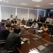 Triste espectáculo en el CORE: Supuestos «acarreados», profirieron gritos e insultos porque no se escogió al Presidente