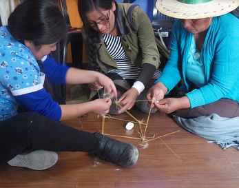 Realizan talleres sobre cómo criar a un bebé en tiempos modernos, sin perder la esencia de su etnia.