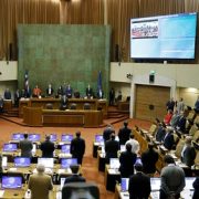 Diputado Urrutia califica de “terroristas con aguinaldo” a víctimas de DDHH