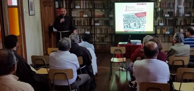 Después de varias décadas se reencuentran ex maestros y estudiantes de escuela que orden franciscana tuvo en Iquique