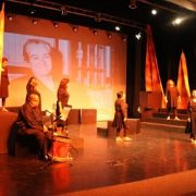 Obra «Tributo a la Mujer», presenta el Teatro Aquelarre, original producción artística que incorpora a pobladoras de Alto Hospicio
