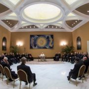 La fractura del reloj: cae la curia chilena con la renuncia histórica de los 24 obispos chilenos