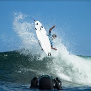 Iquique hace historia y promueve equidad de género en etapa del tour mundial de surf