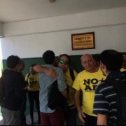 Insólito: Someten a control de identidad y detienen a activistas de Coordinadora NO+AFP, por llevar poleras alusivas al movimiento social