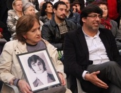 Hoy murió Ana Sáez, sin haber encontrado jamás a su hijo Michael Nash, ejecutado en Pisagua