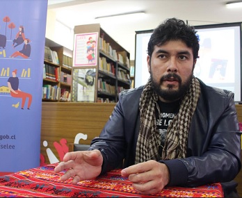 Escritor radicado en México llegó a Iquique para participar con liceanos en Diálogos en Movimiento, del Plan Nacional de Lectura