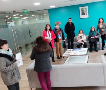 Esta mañana dirigentes de la Asociación de Funcionarios del FOSIS intentan en vano conversar con ministro  de Desarrollo Social