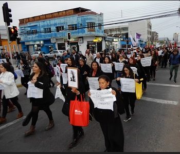 «No hay justicia, no hay verdad, solamente impunidad», proclama de feministas al marchar por mujeres víctimas de la dictadura