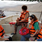 Michel Nash y su madre Ana Sáez, en simbólica y emotiva ceremonia se unen por toda la eternidad en el mar de Pisagua