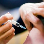 Frente al alza de brotes de parotiditis y sarampión importado inmunizaán a 27 mil jóvenes en Tarapacá