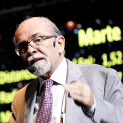 Con la luna llena a punto de eclipsar, profesor Maza dictó charla magistral dando inicio a V Escuela de Temporada «Iquique Sin Fronteras»