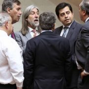 Senadores ex Nueva Mayoría y UDI lograron su cometido: Pedir a Piñera que realice gestiones a favor de Cardoen, el empresario de las letales bombas de racimo, que  posee una alerta roja de la INTERPOL